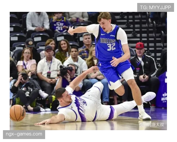 戴维斯无球跑动表现稳健，持续提升进攻端威胁