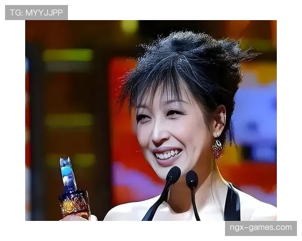 孙悦下场那身贵气打扮，感觉像直接从红毯走出来