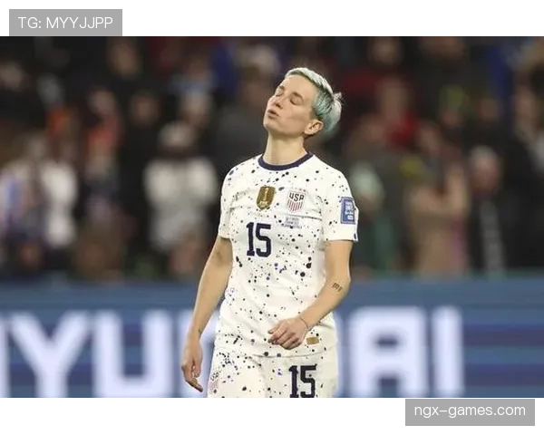 拉皮诺又穿那件亮片夹克去超市了，这姐是把赛场张扬劲儿直接搬进生活里了吧？