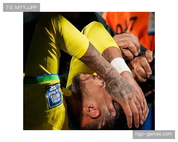 内马尔又双叒晒豪车了，这回连车库都塞不下？